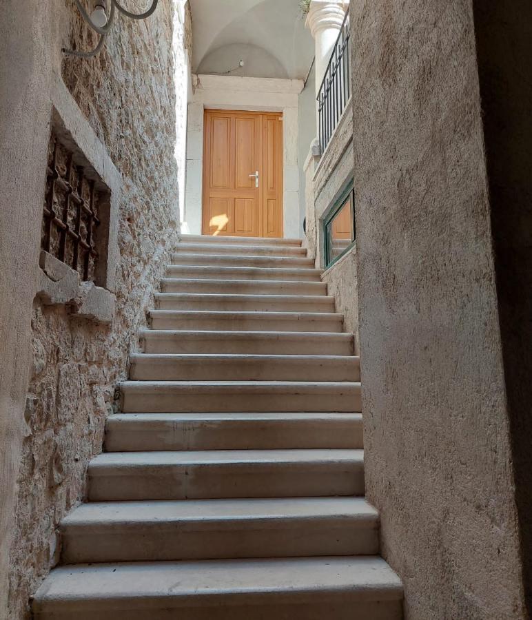 Central Palace Apartment Šibenik Eksteriør billede